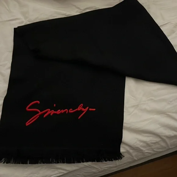 GİVENCHY Logo Embroidered Wool Scarf - Picture 5 of 8